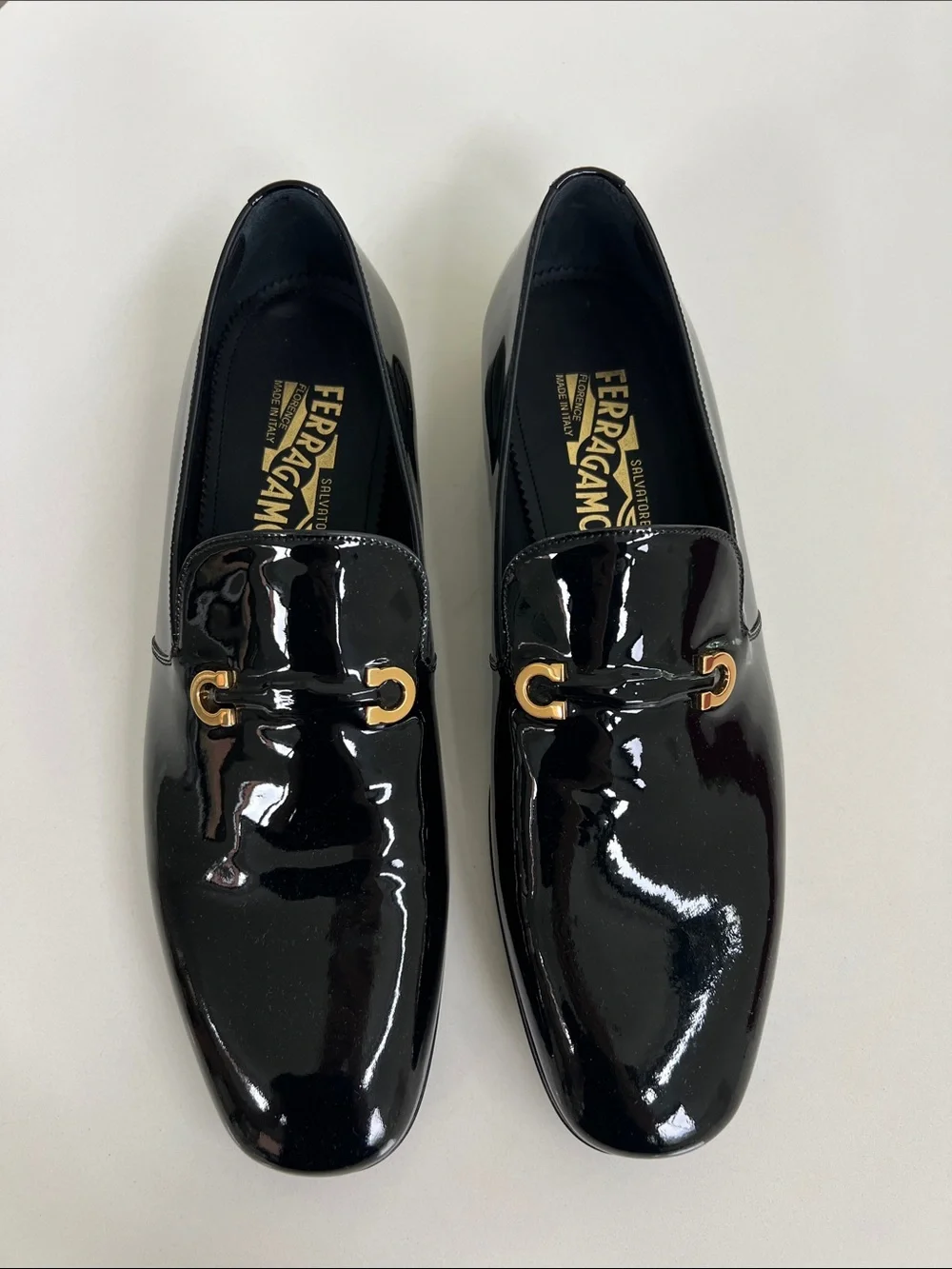 Salvatore Ferragamo lyon black patent leather loafer w/ gold tone hardware 8.5 E